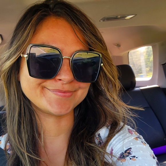 Meet your Posher, Weesie - Picture 3 of 4